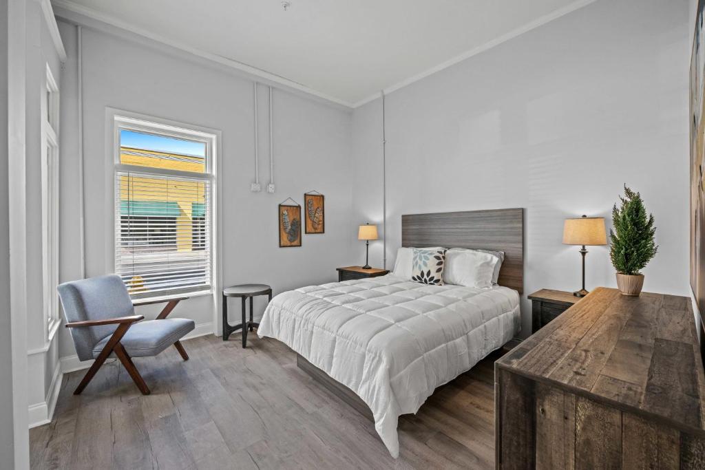 300 Laurel Lofts Unit 1 image