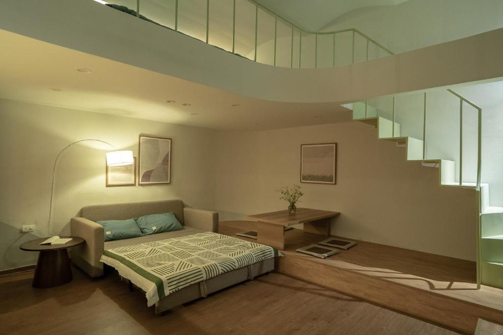 Lucy Homee 1 br up to 4 pax in Old Quarter