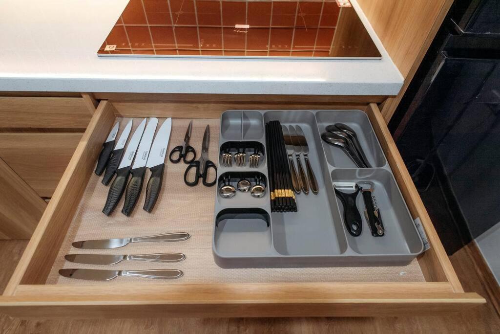 Lucy Homee 1 br up to 4 pax in Old Quarter