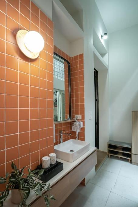 Lucy Homee 1 br up to 4 pax in Old Quarter