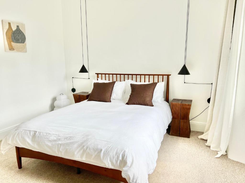 Bright Old Town City Centre Apartment - Tap to explore photos