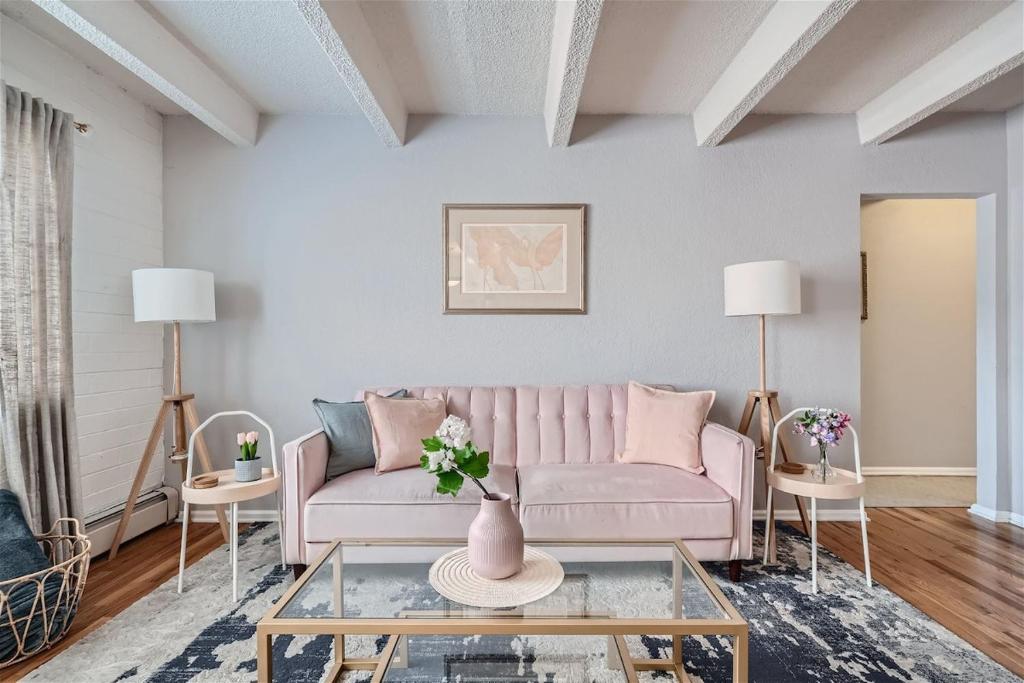 The Pink Pearl 1BD 30 Day Pool Wash Park West image