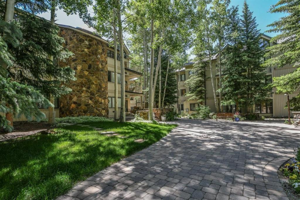 Ski In 3 Bedroom at Chateaux Dumont Keystone image