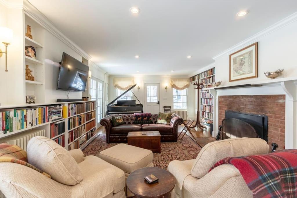 Beautifully Restored Home In Manchester Village image