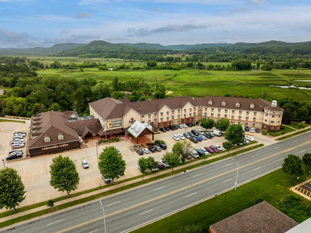 Stoney Creek Hotel La Crosse - Onalaska image