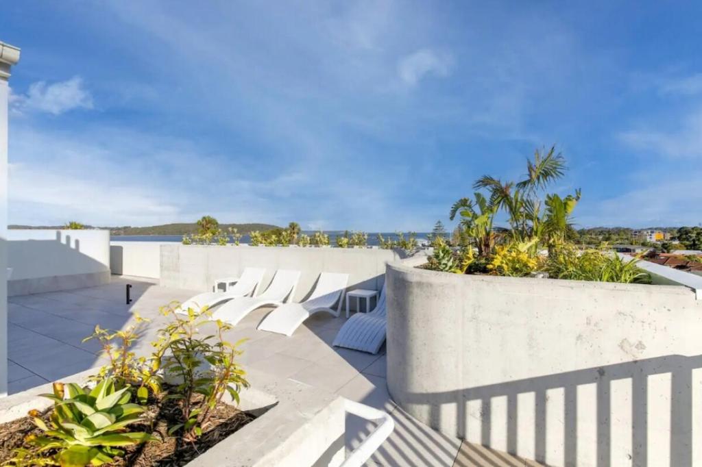 Stunning 3-Bed Unit with Bayside Views photo 4