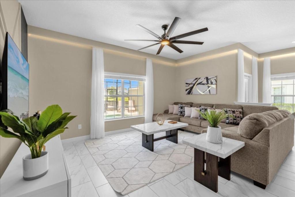 5 Bedrooms - 4 Bathrooms - Storey Lake 3149 Pp image