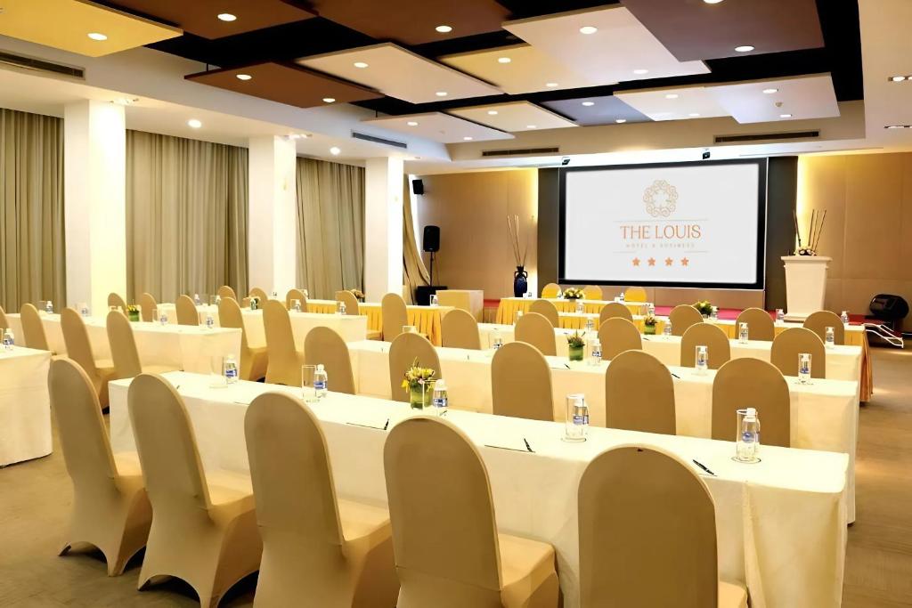 The Louis Hotel & Business