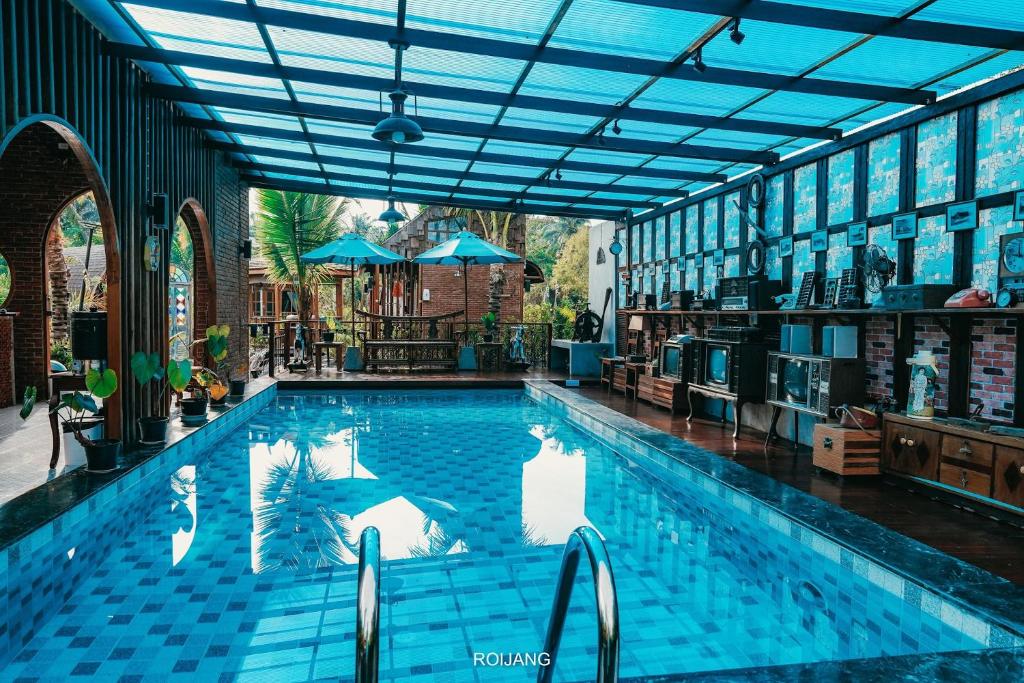 Plaiphu Pool Villas - Tap to explore photos