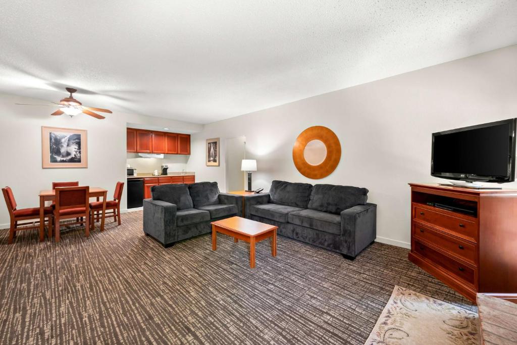 Best Western Stagecoach Inn - Tap to explore photos