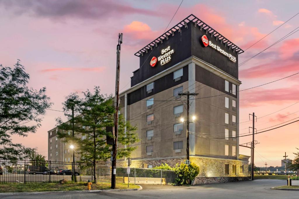 Best Western Plus Newark Airport West image