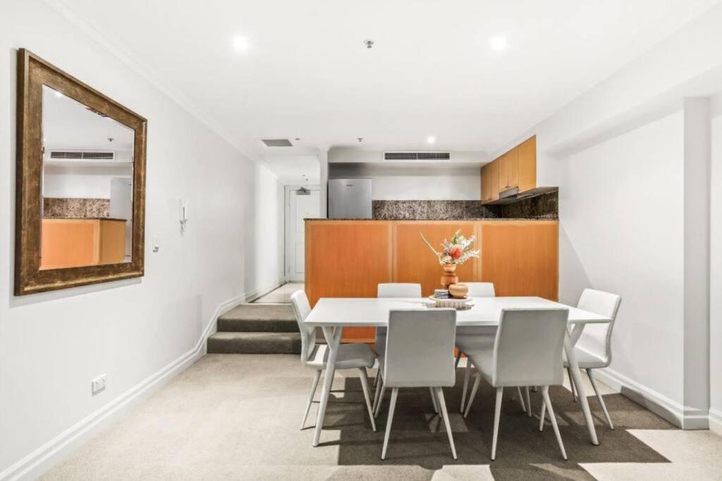 Spectacular 1 Bed Apartment in Sydney CBD with Gym