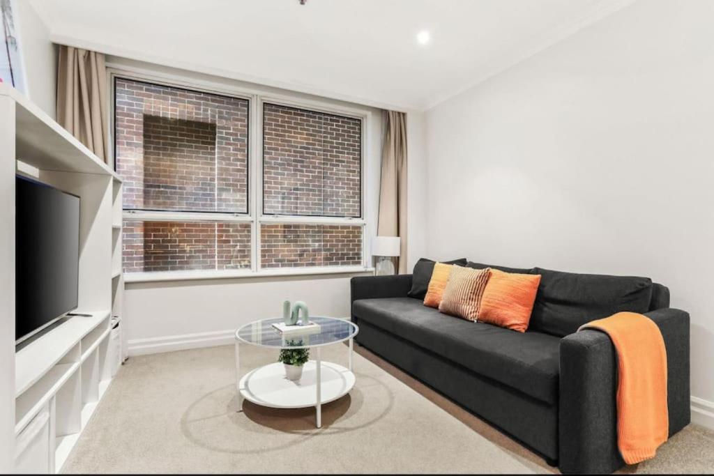 Spectacular 1 Bed Apartment in Sydney CBD with Gym photo 1