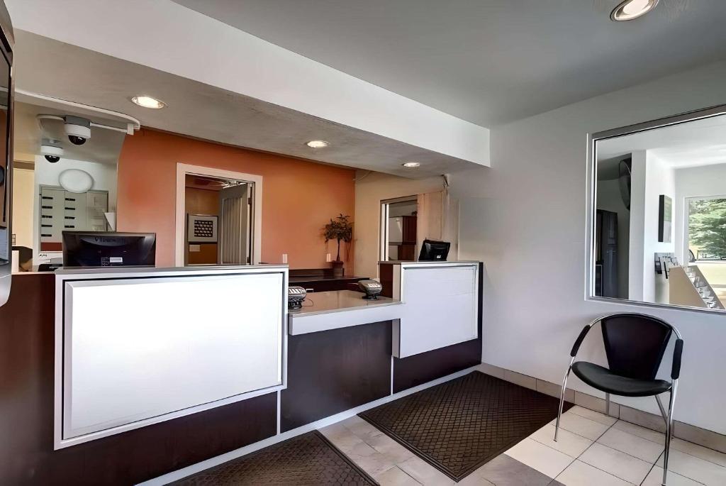 Econo Lodge Midvale image