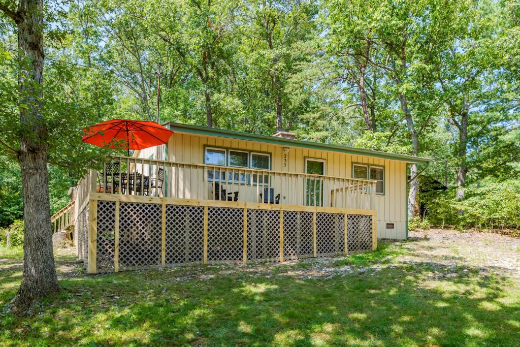 River Access Cabin w Hot Tub, Deck, Grill, & Wifi image