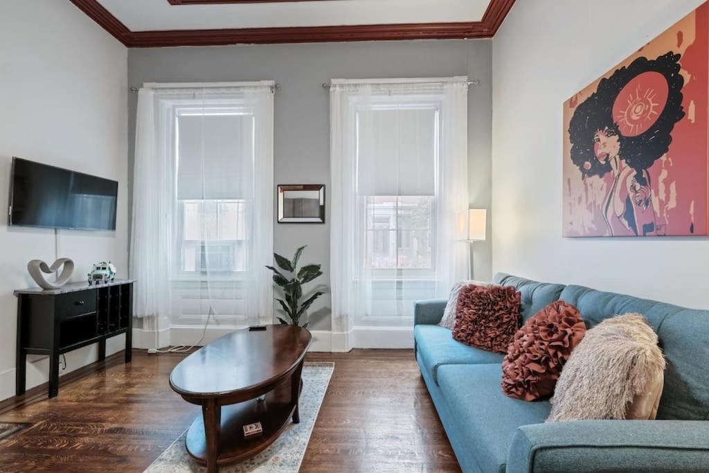 Deluxe Flat Near Everything image
