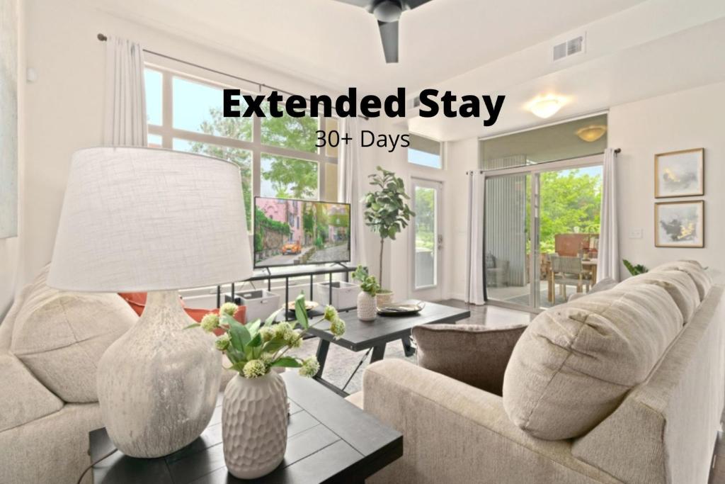 The Cozy Corner Retreat 15 min Walk to Old Town image