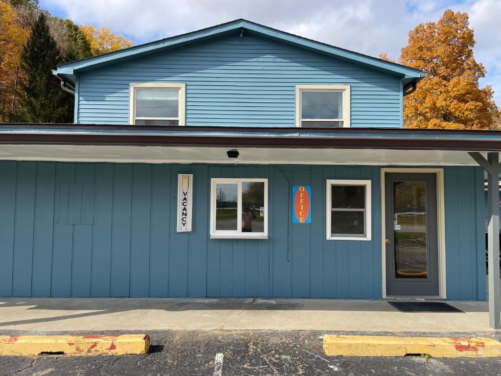 Royal Motel image