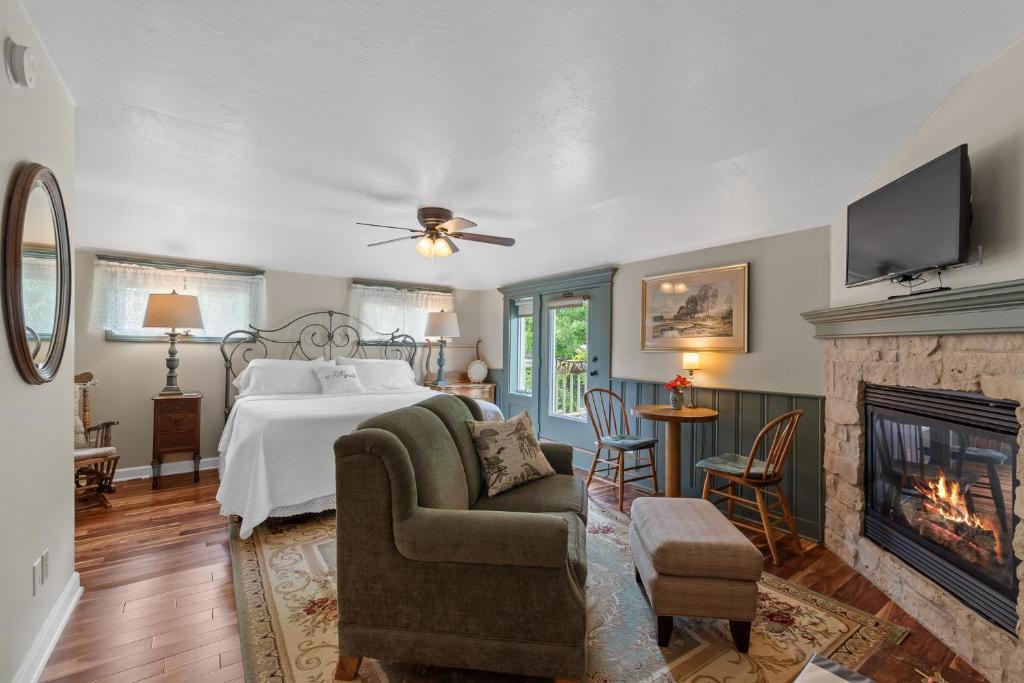 The Foxglove Inn image