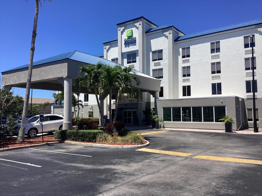 Holiday Inn Express Hotels & Suites Cocoa Beach, an IHG Hotel image