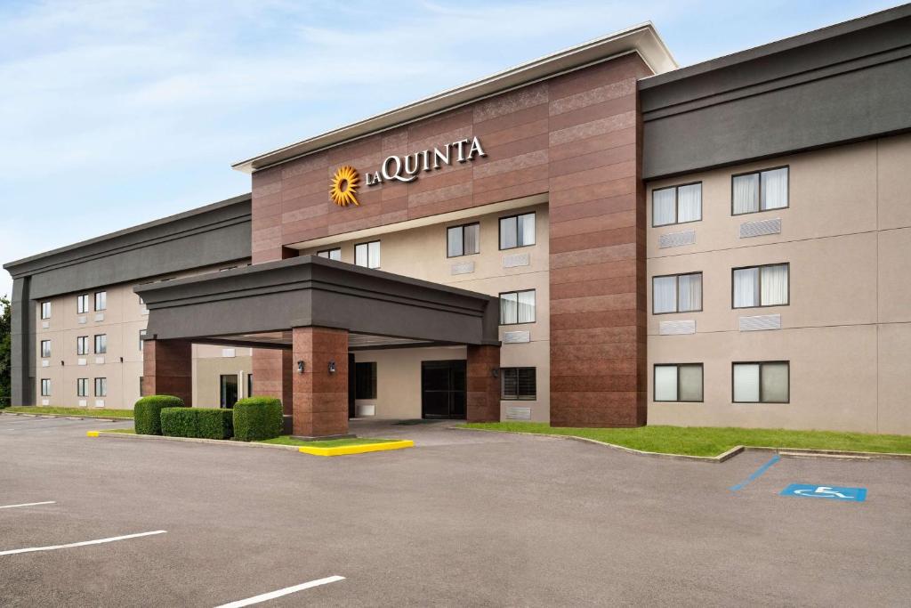 La Quinta Inn by Wyndham Birmingham - Inverness image