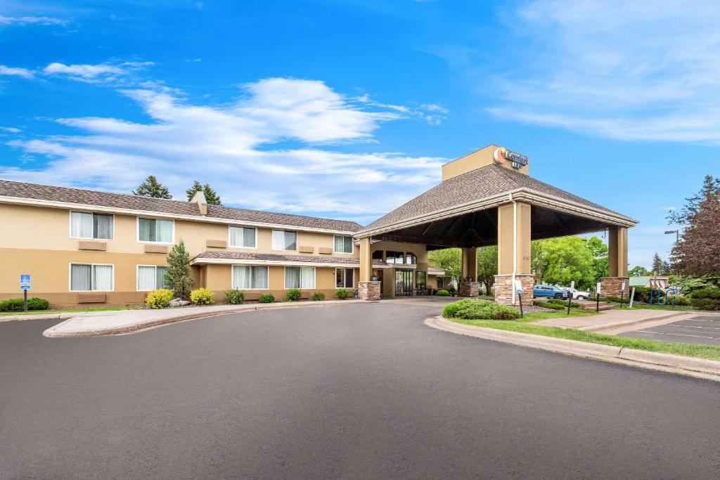 Comfort Inn Duluth-West image