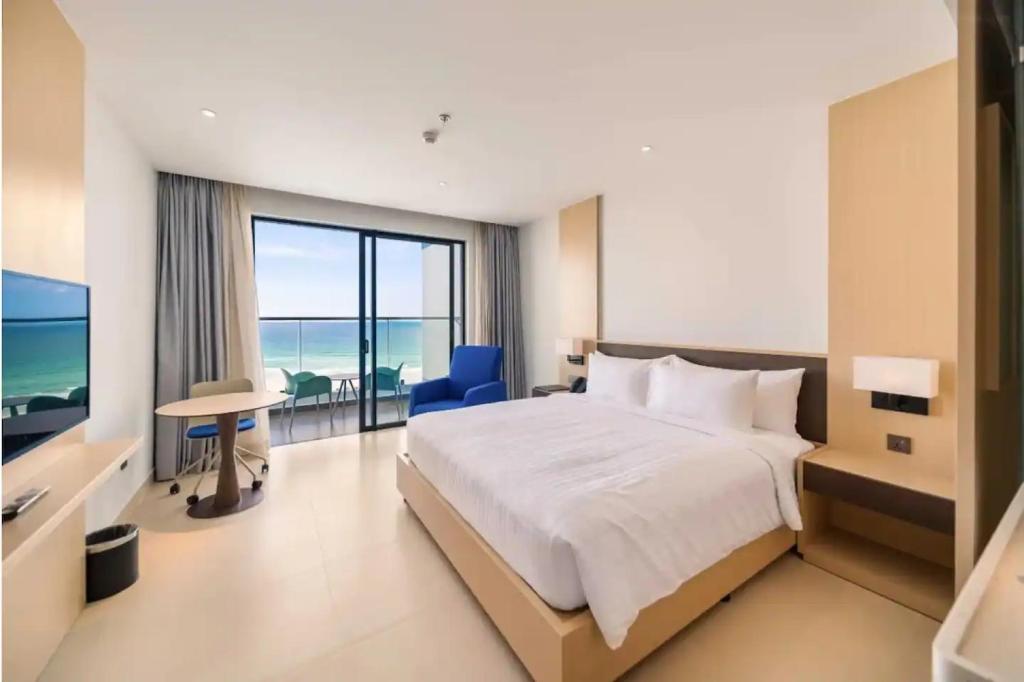 BLUE Seafront Serviced Apartment - Arena Cam Ranh Nha Trang
