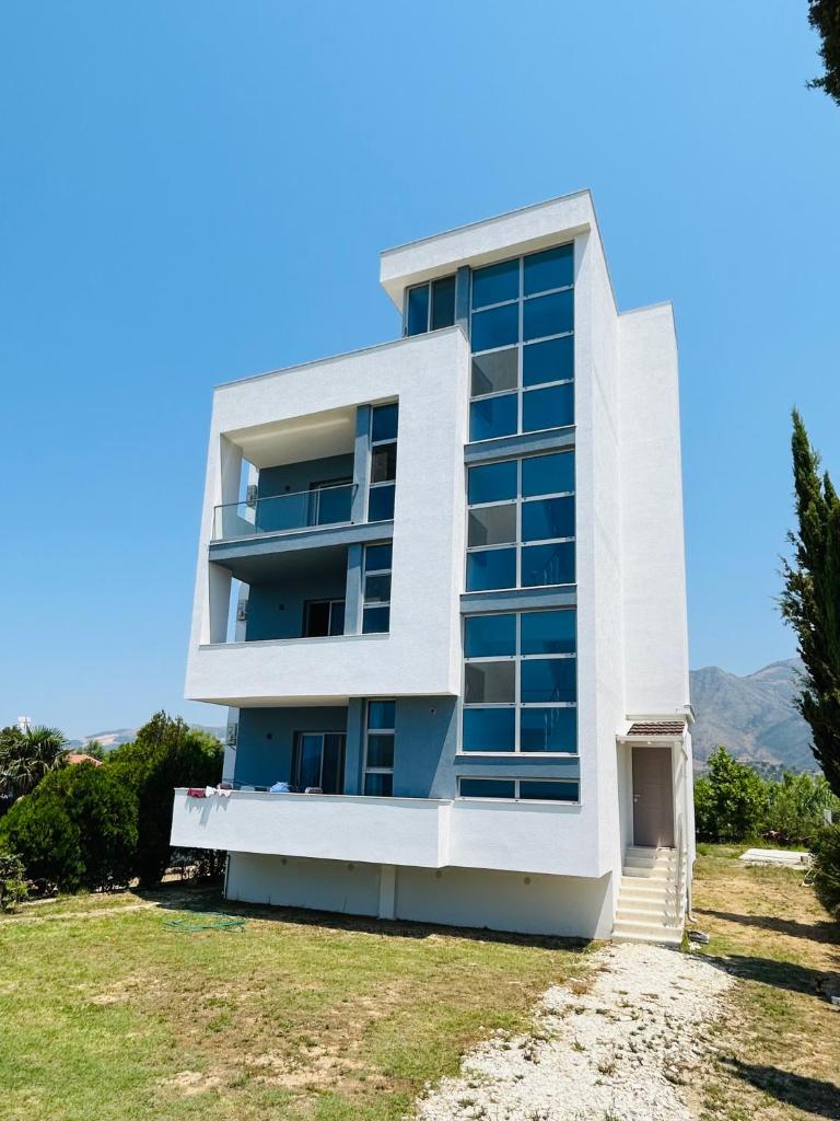 River Residence photo 1