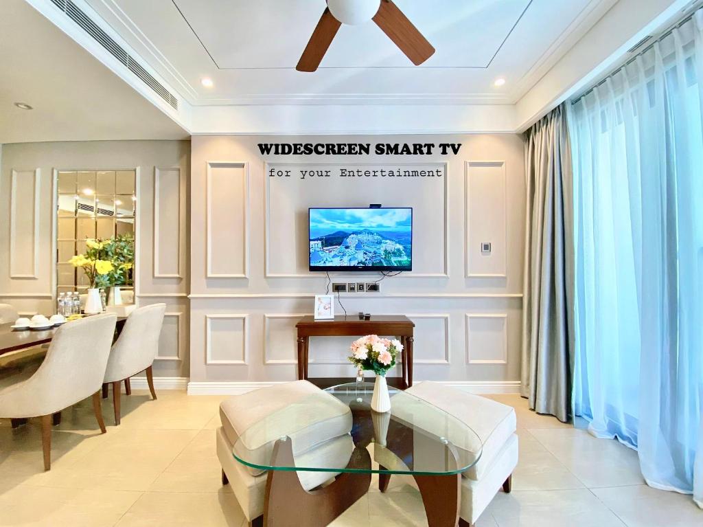 Luxurious apartment facing My Khe beach with 2 large beds FP