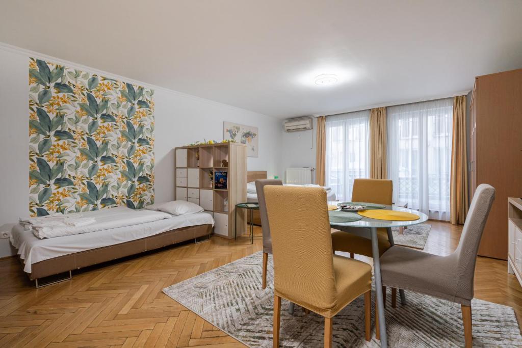 Moonlit Muse Studio Home, Budapest