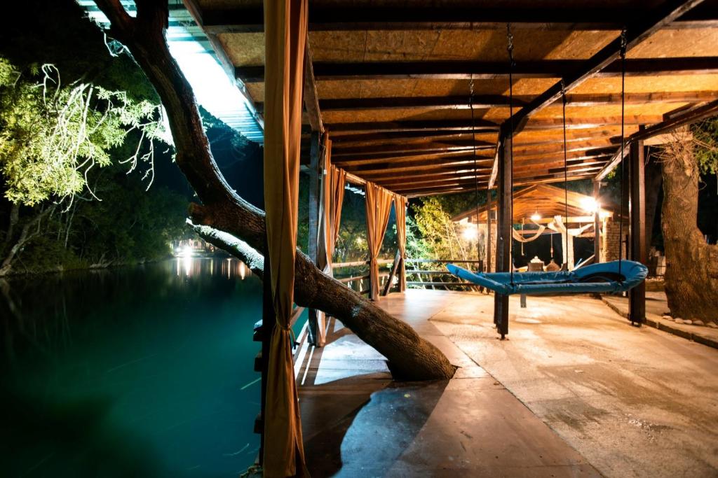 Riverside Cabin photo 1