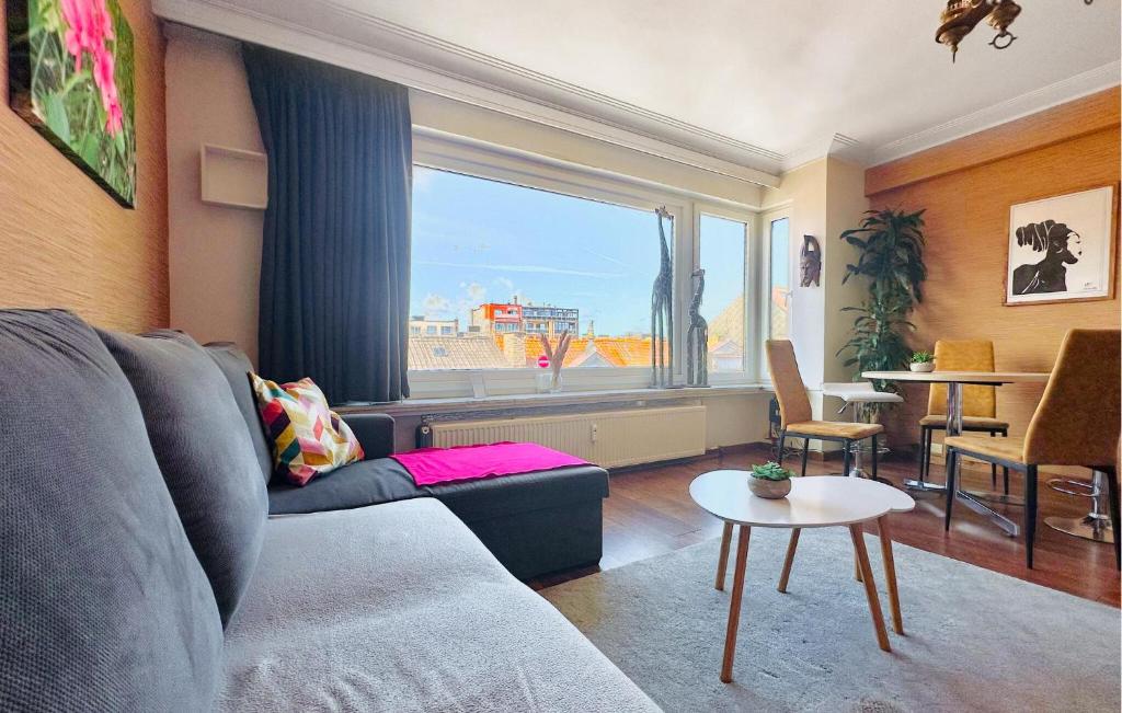 2 Bedroom Cozy Apartment In Oostende photo 1