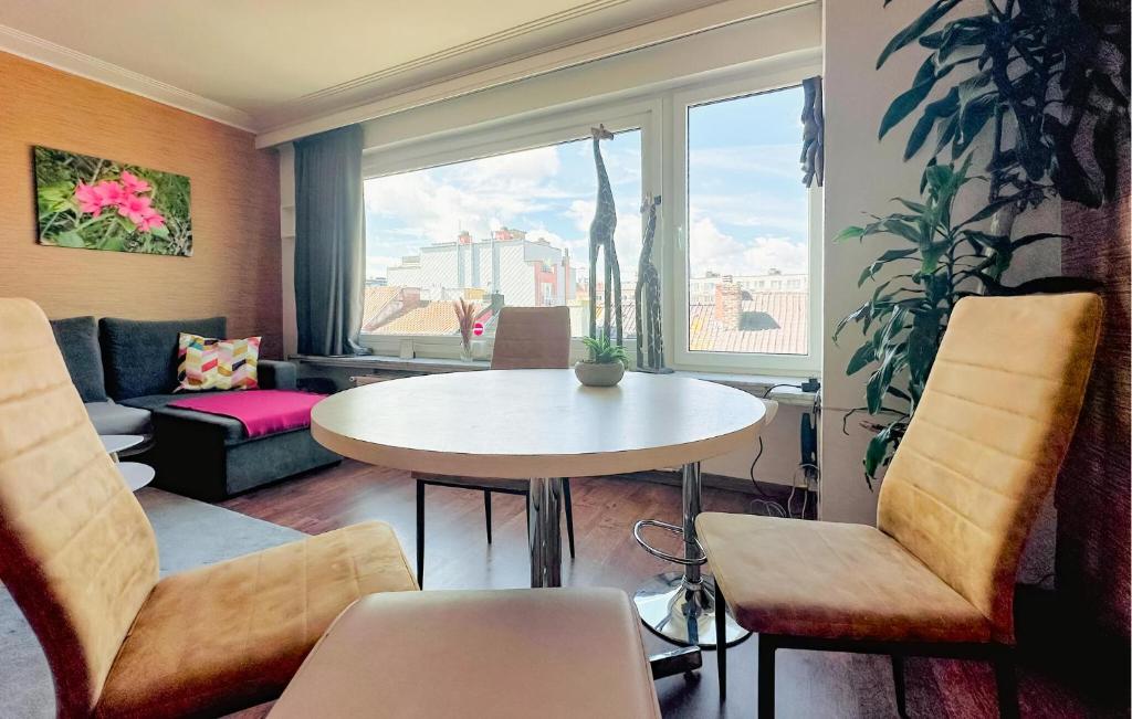 2 Bedroom Cozy Apartment In Oostende photo 2