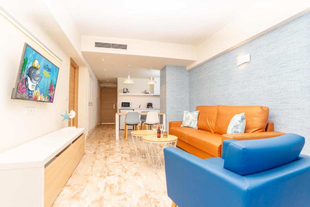 HOVIMA La Pinta Beachfront Family Hotel - Tap to explore photos