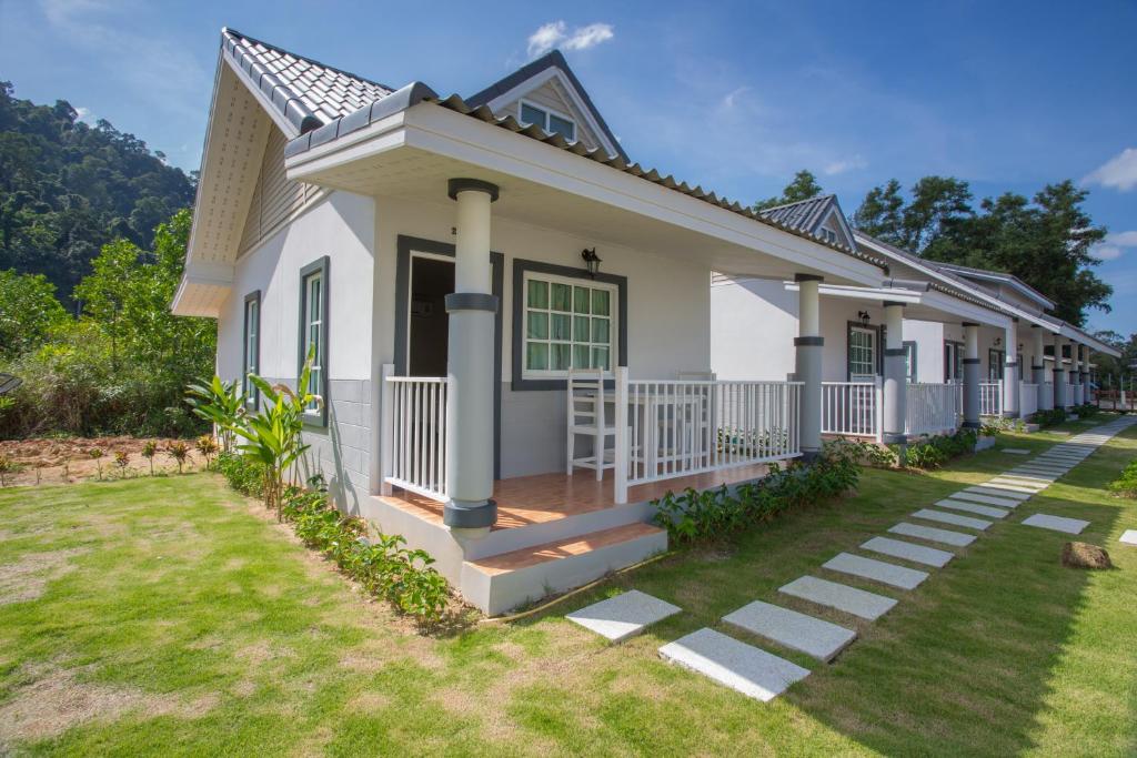 Suksompong Resort photo 1