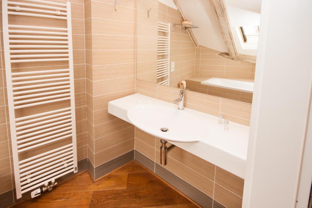 Апартаменты (Апартаменты с 3 спальнями в мансарде), Апартаменты Kozna Loft