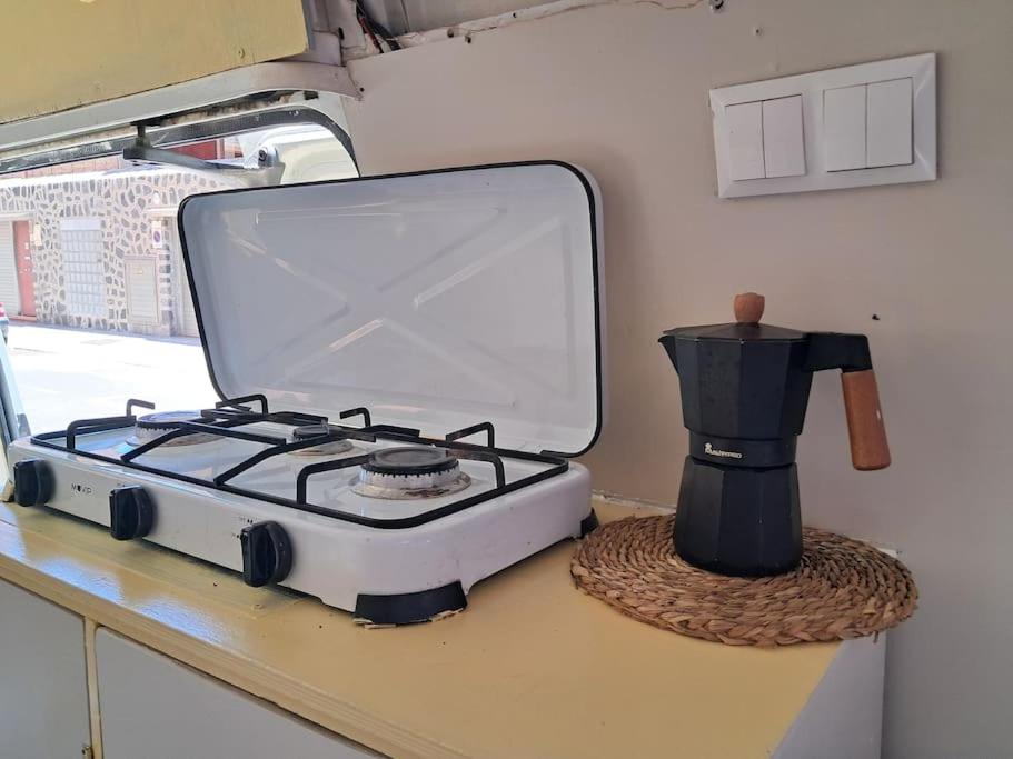 Slow-Life Campervan, Küche, Dusche, Queen-Size Bett, Solar - Tap to explore photos