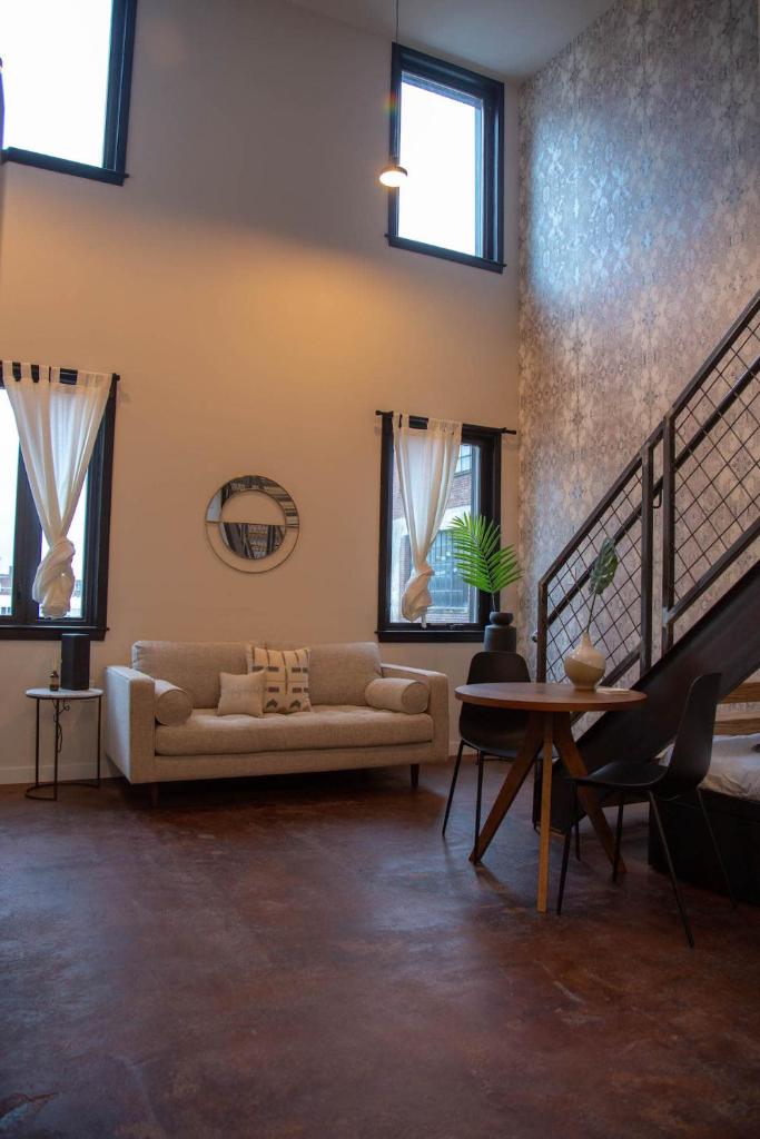Reading Viaduct Loft, City Center, CONTACTLESS CHECK IN image