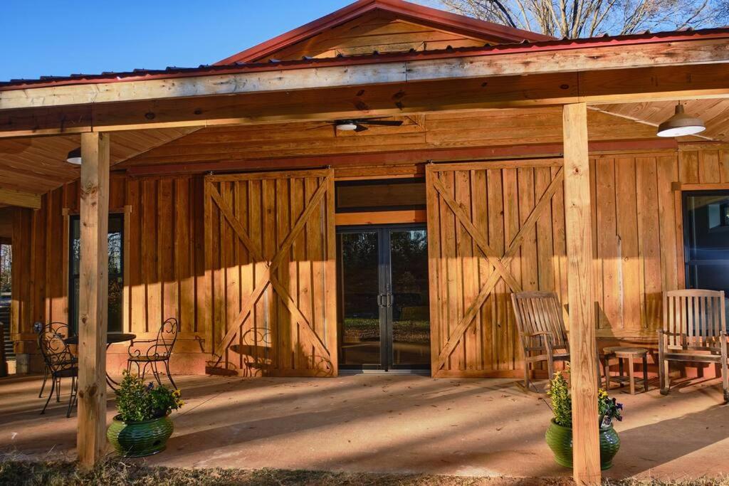 Serenity Barn image