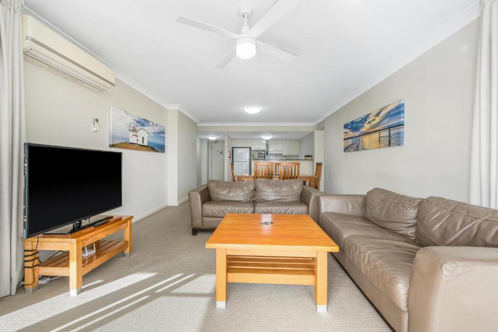 Northpoint 402 photo 1
