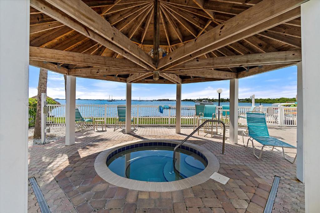 Travelers Paradise image