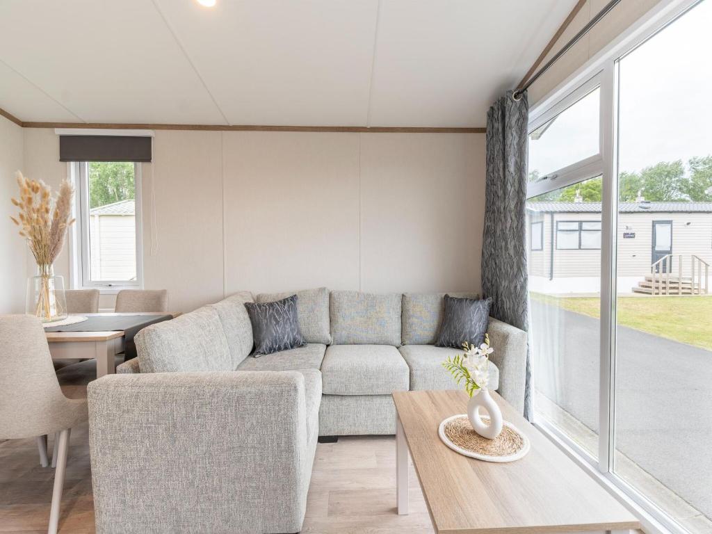 Chalet on a luxury campsite near the sea photo 1