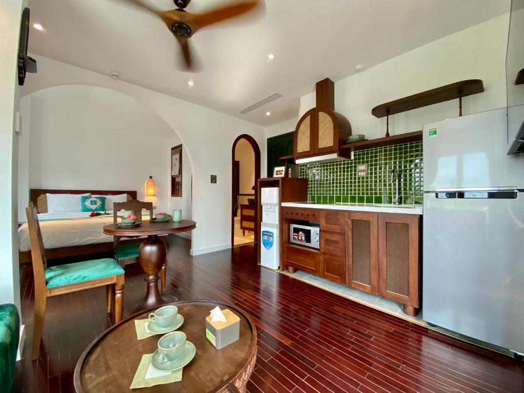 Hanoi Apartment for rent near Old Quarter 51 NKH