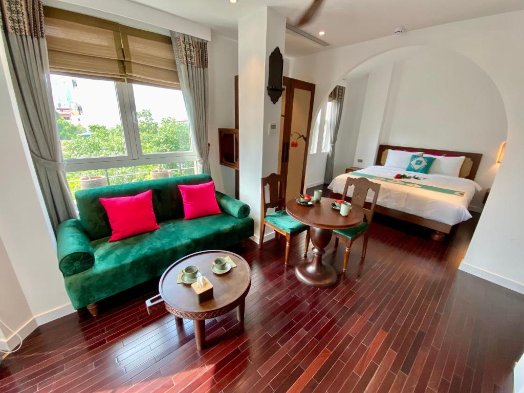 Hanoi Apartment for rent near Old Quarter 51 NKH
