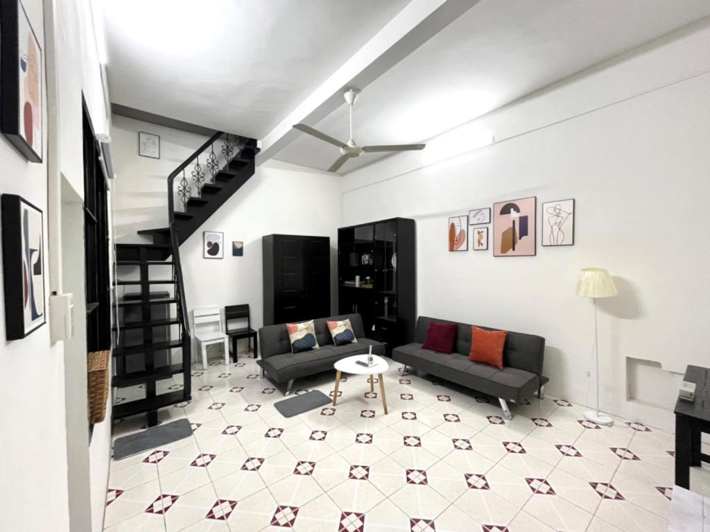 Cozy 2-floor Duplex apartment 55m2 next to Hanoi Railway street