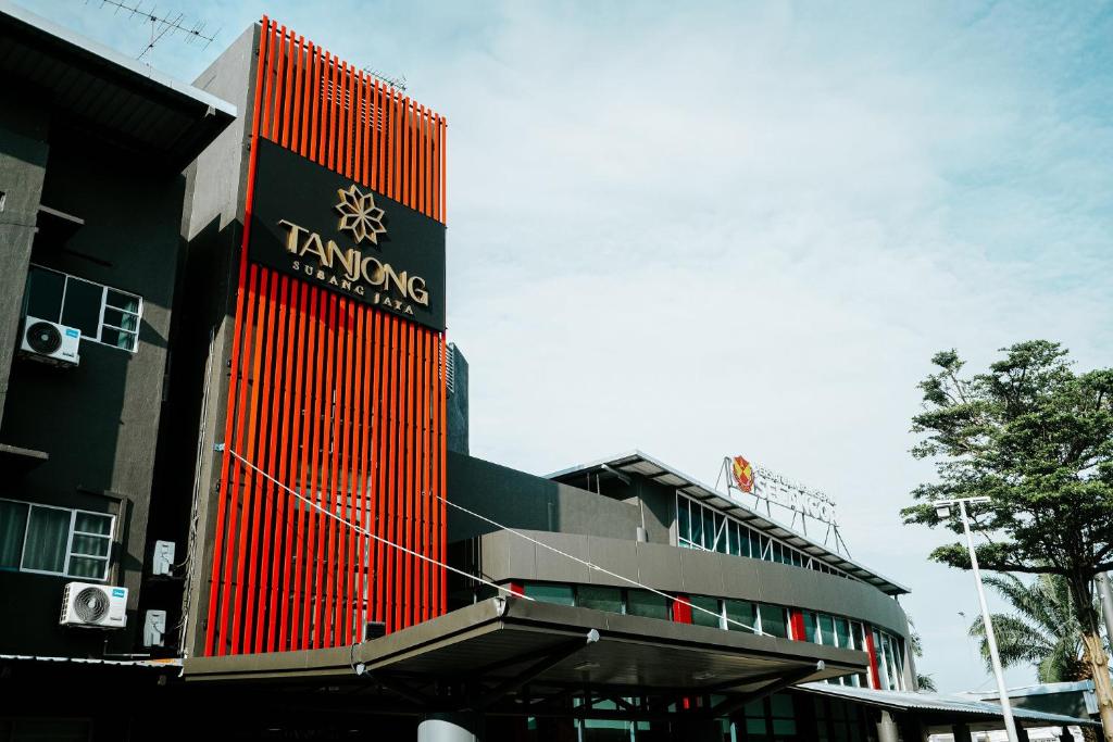 Tanjong Subang Jaya - Tap to explore photos
