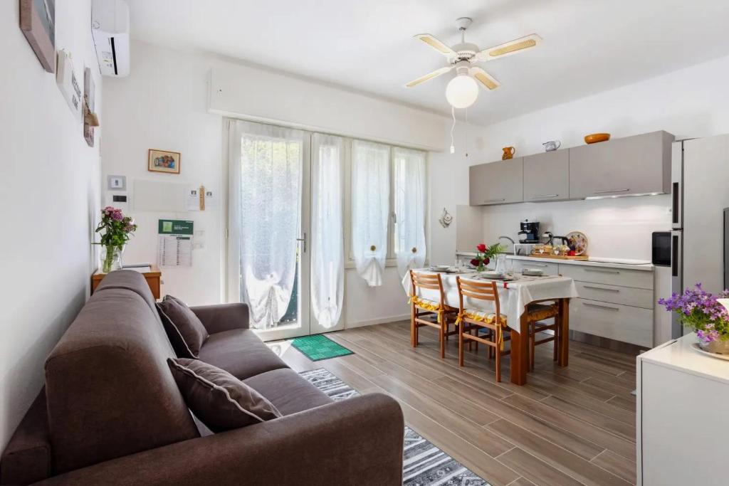 CASA DI LUCY E MAX - cir 108012-LNI-00010,cod. struttura T00561 - Tap to explore photos