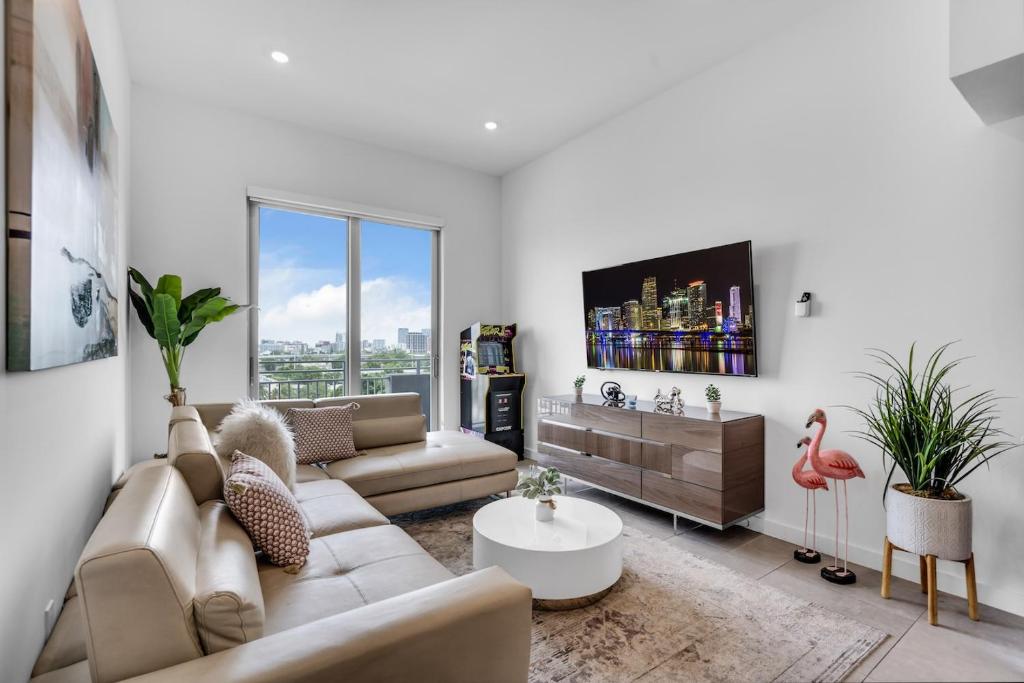 Urban Escape 3 Bed Unit near Brickell and Wynwood image