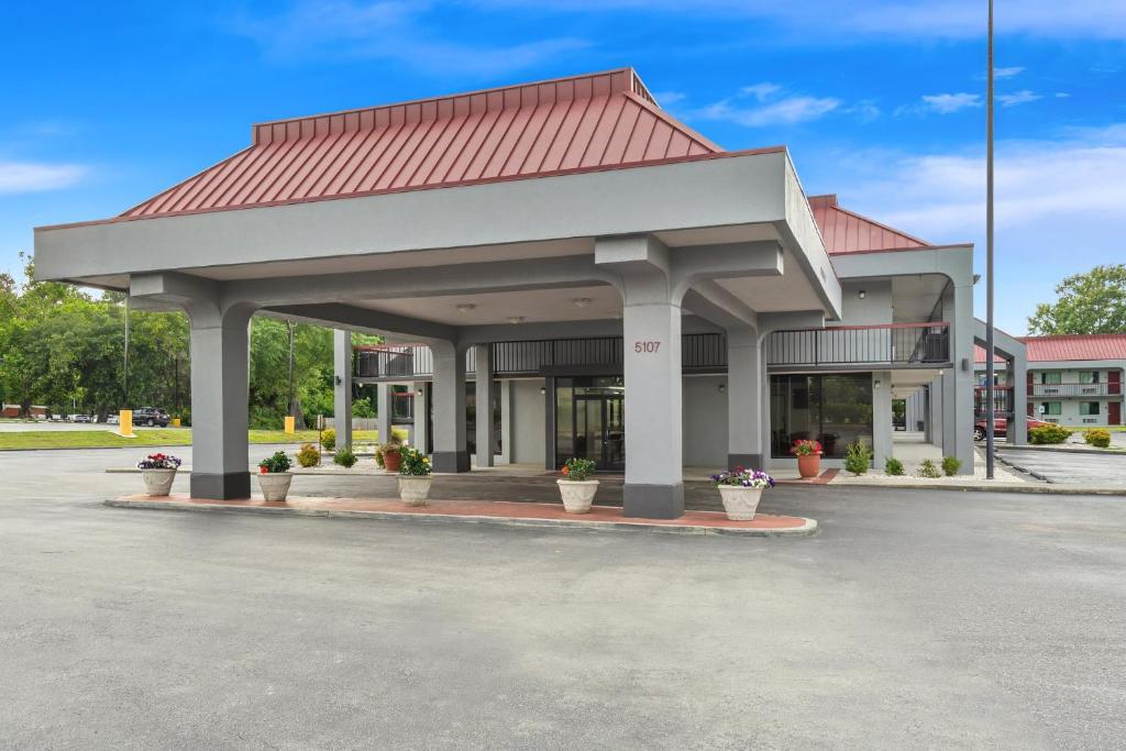 Red Roof Inn Wilmington, NC image