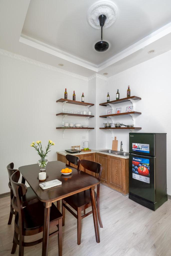 Wine Room# 1BRS#1 min to Hoan Kiem Lake#Balcony#Operahomestay# Netflix